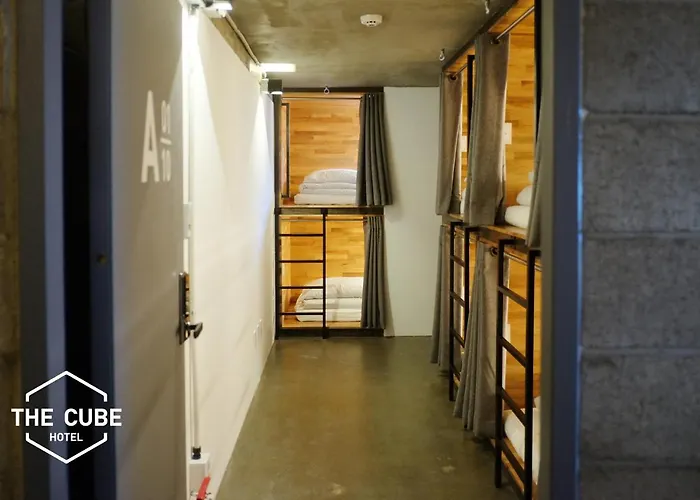 Hostel The Cube *